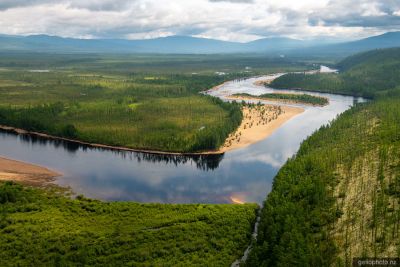 Река Алдан на юге Якутии летом фото