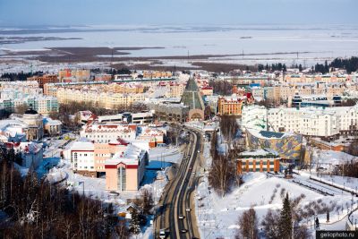 Центр Ханты-Мансийска с высоты зимой фото