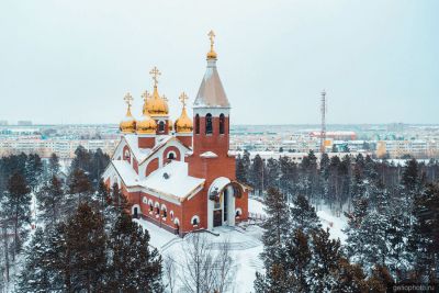 Храм Архистратига Божия Михаила в Ноябрьске фото