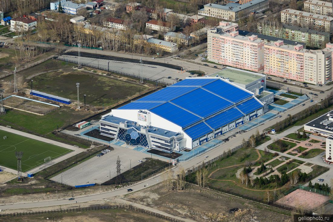 Крытый футбольный манеж Заря в Новосибирске фото
