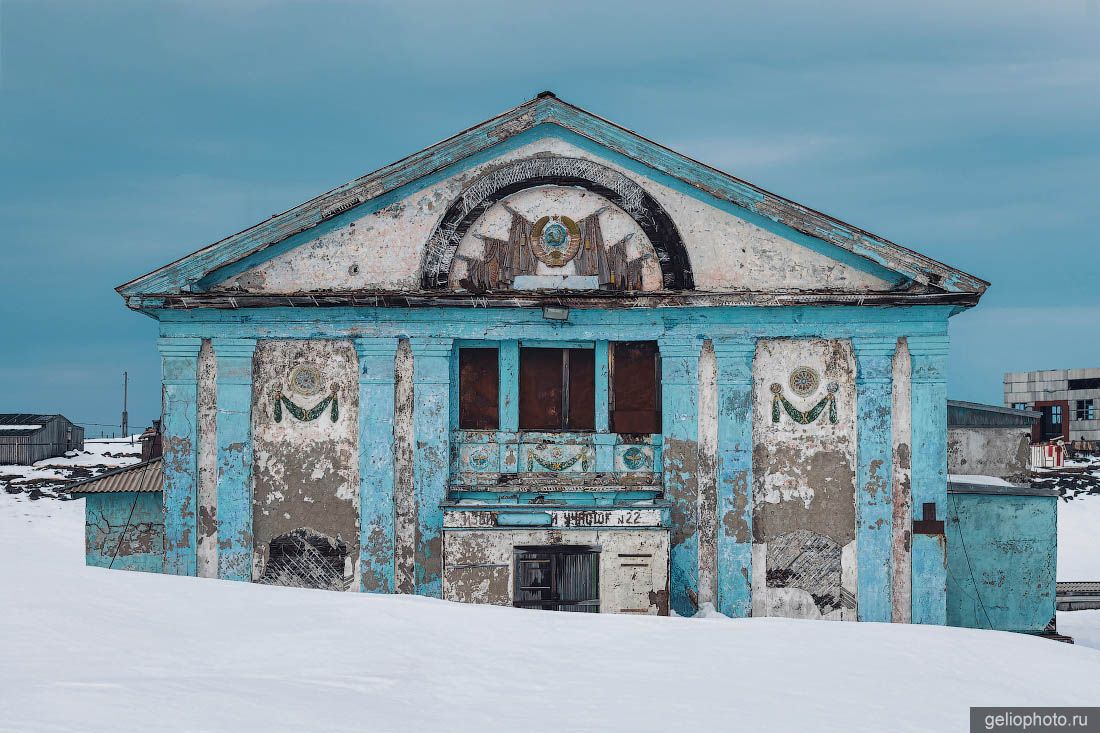 Здание бывшего клуба в Диксоне фото