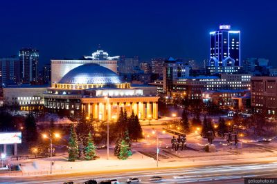 Новосибирский театр оперы и балета зимой фото