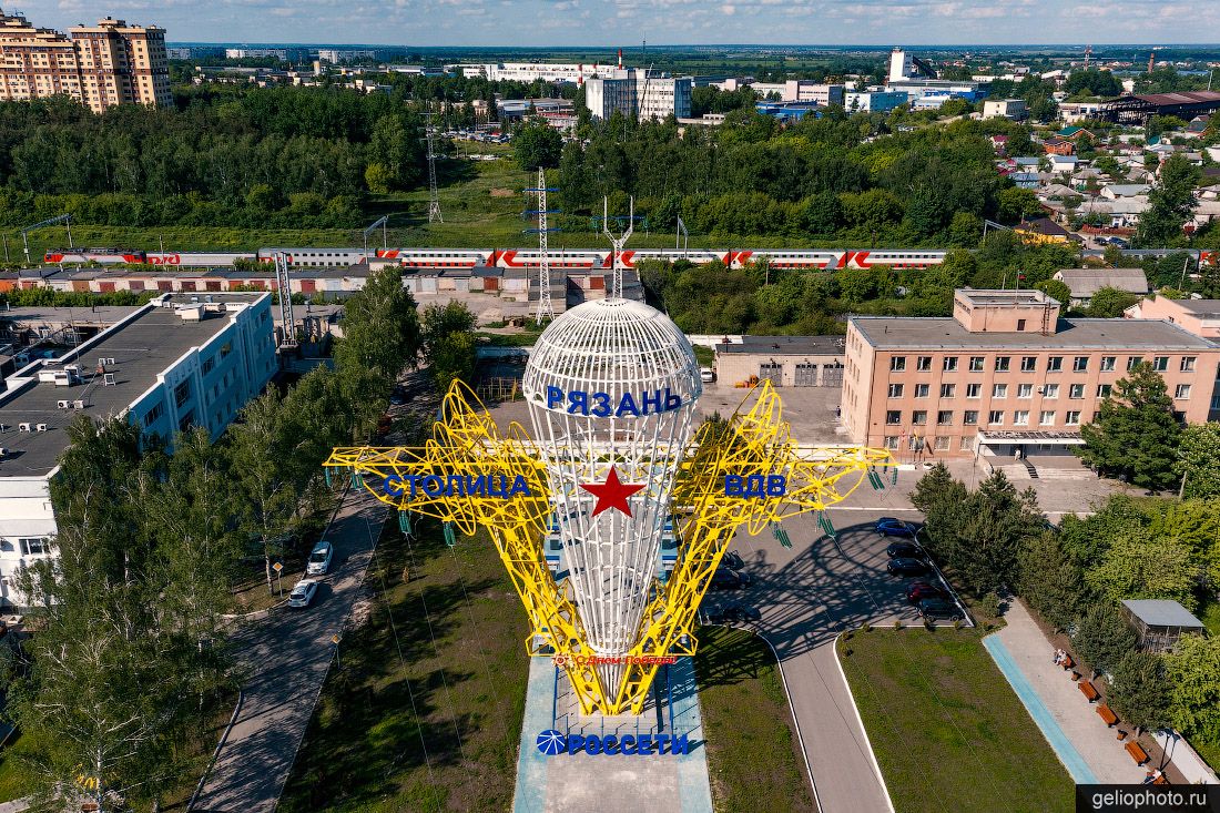 Памятник ВДВ в Рязани фото
