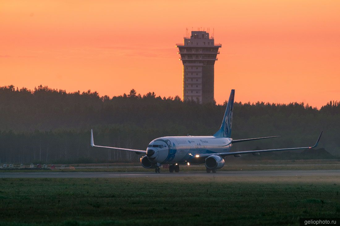 Boeing 737-300 NordStar в аэропорту Красноярска фото