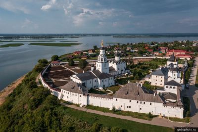 Свияжский Богородице-Успенский монастырь фото