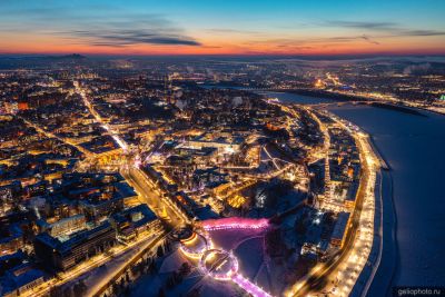 Центр вечернего Нижнего Новгорода с высоты фото