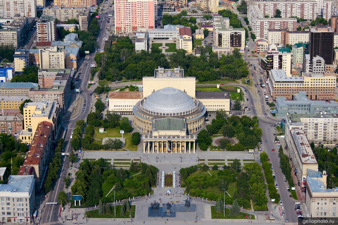 Театр оперы и балета в Новосибирске с высоты фото