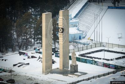 Памятник Курчатову в Челябинске фото