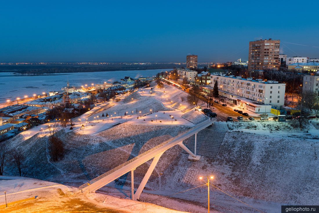 Пешеходный мост через Сергиевский овраг в Нижнем Новгороде фото