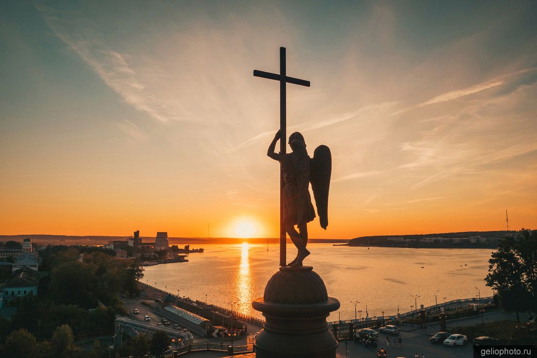 Михайловская колонна в Ижевске фото