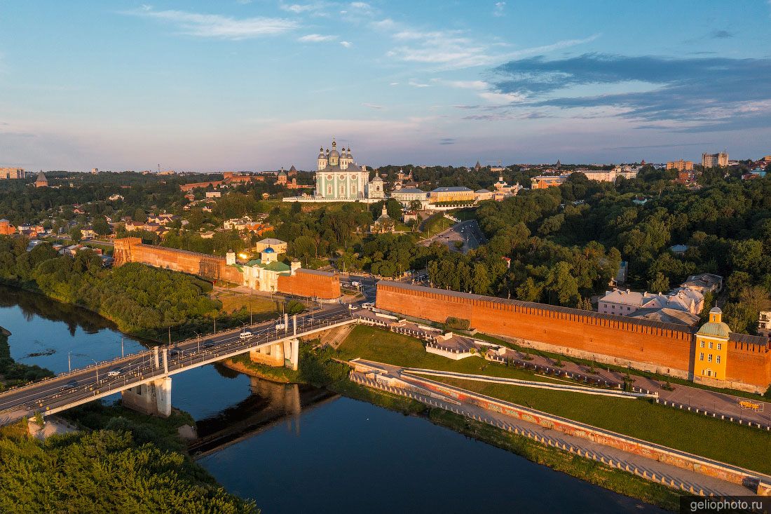 Набережная у Крепостной стены в Смоленске фото