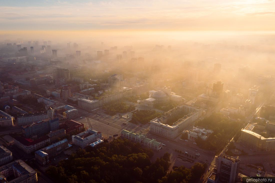 Площадь Ленина с высоты на рассвете фото