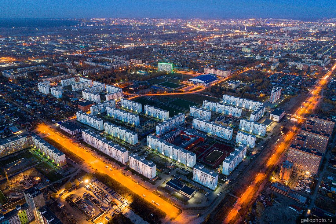 Микрорайон Чистая Слобода в Новосибирске вечером фото