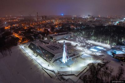 Ракета-дублёр Гагарина в Калуге ночью фото