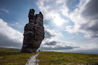 Каменный столб Маньпупунёр на Северном Урале фото
