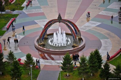 Фонтан на площади Единства и Согласия в Тюмени фото