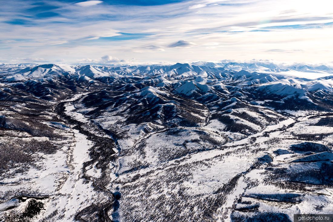 Снежные горы на Севере Камчатки фото