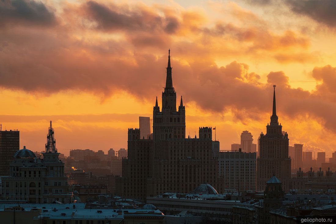 Высотка на Кудринской площади в Москве фото