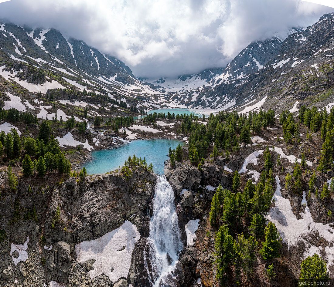 Водопад Куйгук на Мультинских озёрах с высоты фото