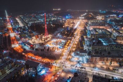 Улица Ленина в Ноябрьске вечером фото