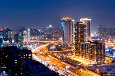 Улица Ипподромская в Новосибирске вечером фото