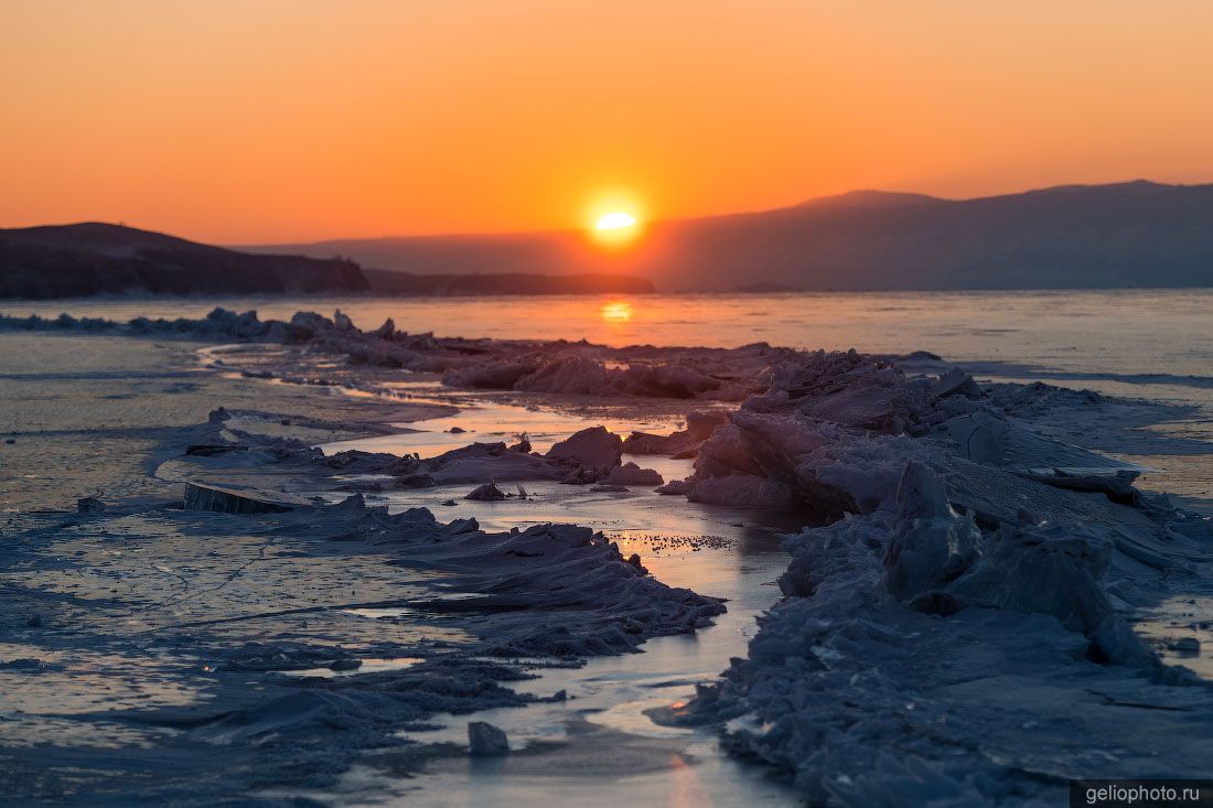 Торосы на Байкале фото