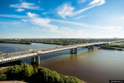Мост 60-летия Победы через реку Иртыш в Омске фото