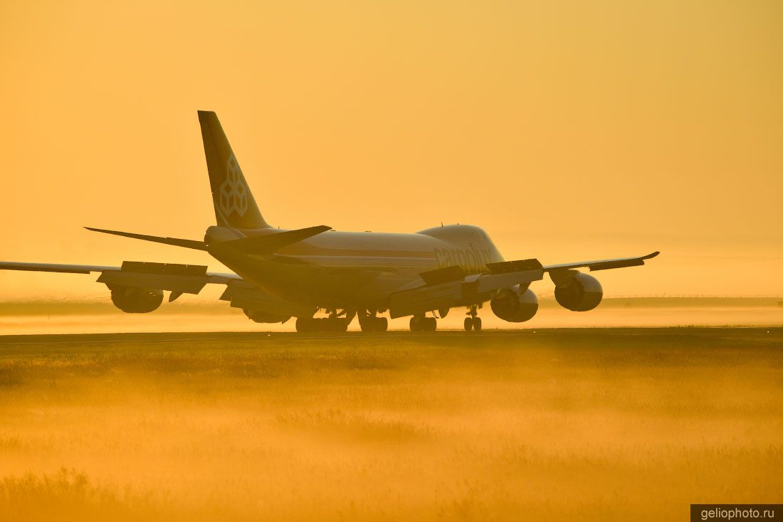 Боинг 747-8 Cargolux в аэропорту Толмачёво фото