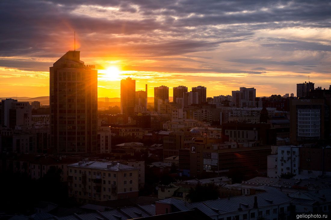 Центр Екатеринбурга на закате фото