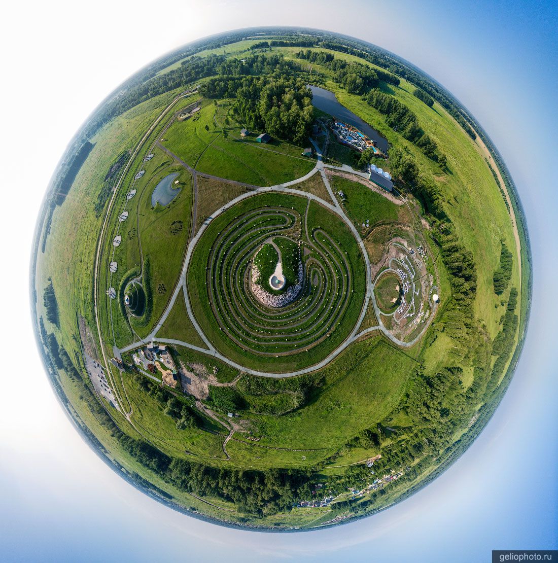 Сферическая панорама Мира Парка в Новосибирске фото