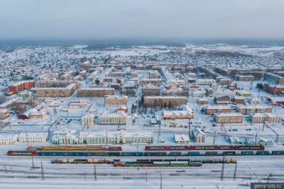 ЖД вокзал в городе Тайга фото