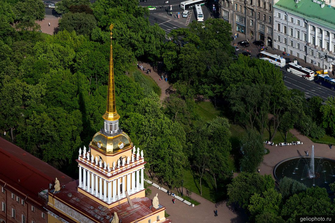 Здание Адмиралтейства в Петербурге фото